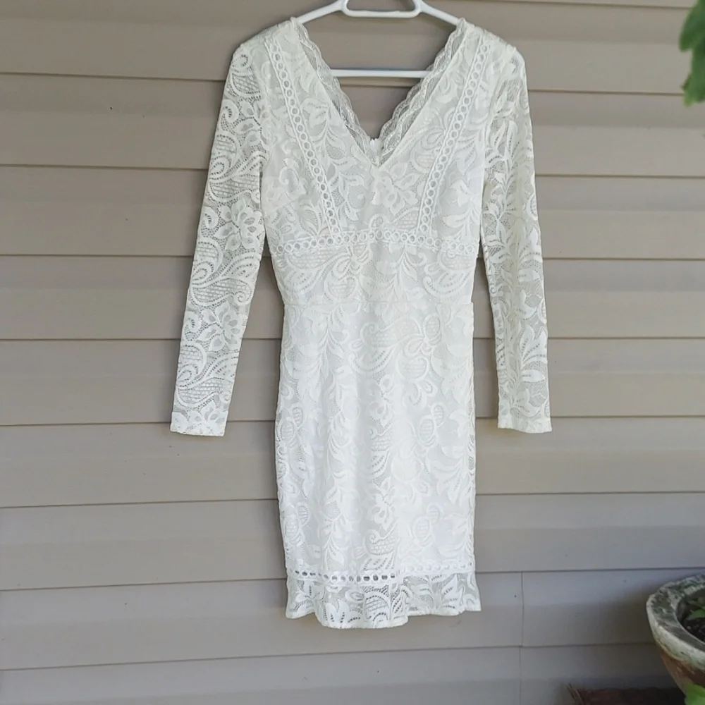 NWT Eilly Bazar Off White Tie Back Ruffle Hem Lace Dress